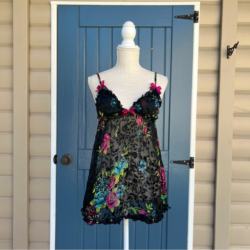 Vintage Y2K Victoria's Secret
Sexy Little Things lace trim babydoll chemise Sz M